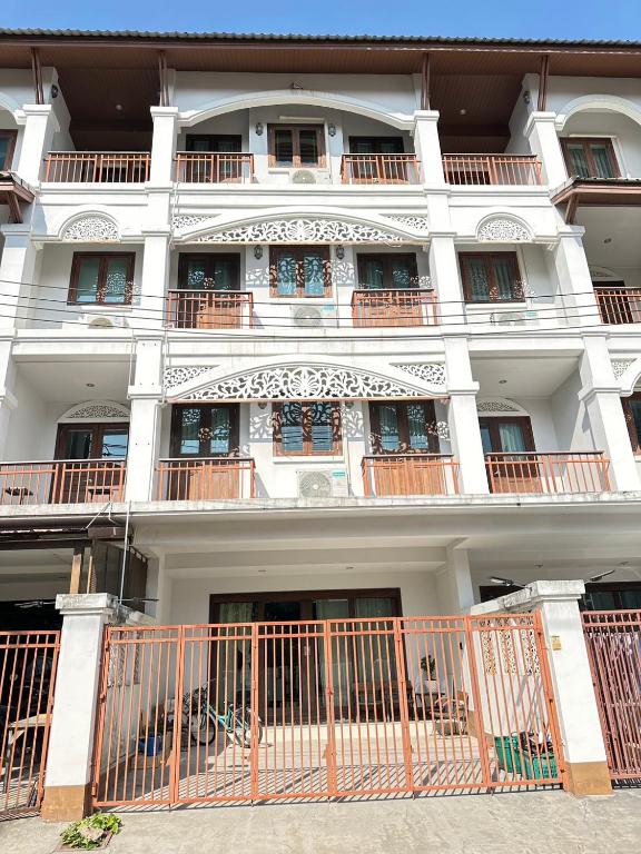 Pak Gub Rao GuestHouse Family Room3 Pak Gub Rao GuestHouse Family Room3