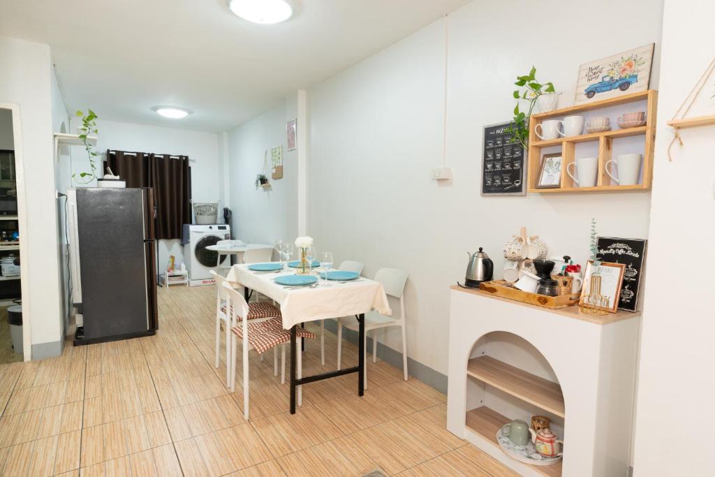 Spacious 3-Storey Townhouse 6-8guests Spacious 3-Storey Townhouse 6-8guests