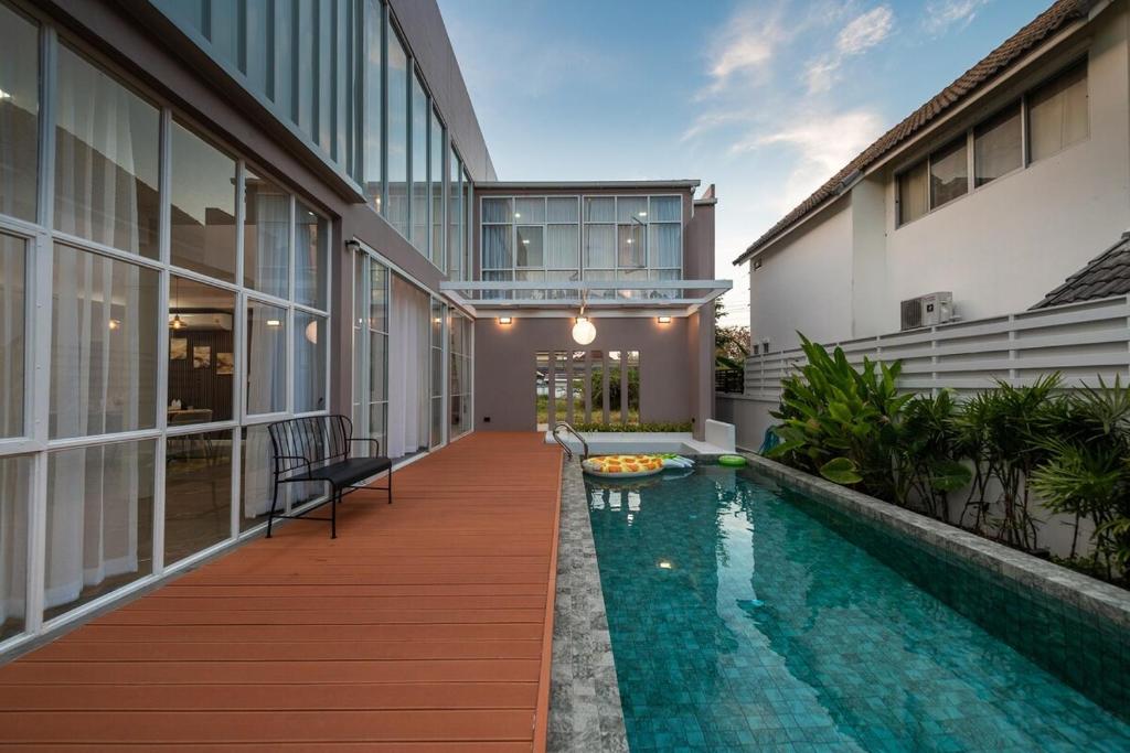 Emeralda Pool Villa 4BR , Free daily housekeeping